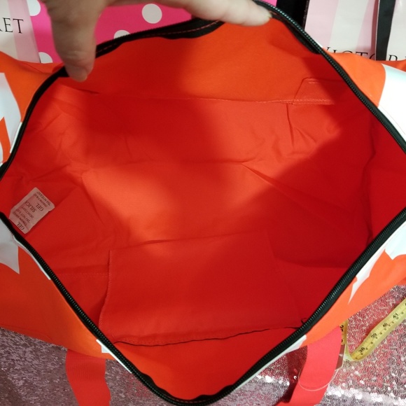 NWT!  PINK VS DUFFLE BAG - Picture 6 of 6